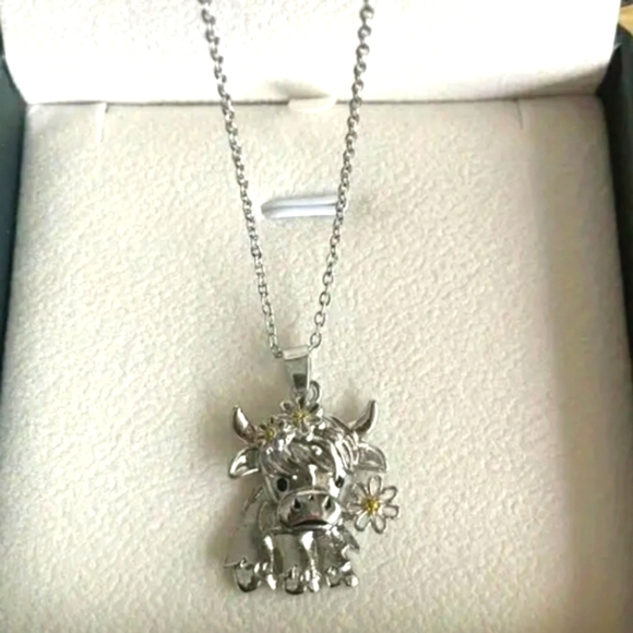 Cute Cow with Flower Pendant Necklace - Picture 3 of 3